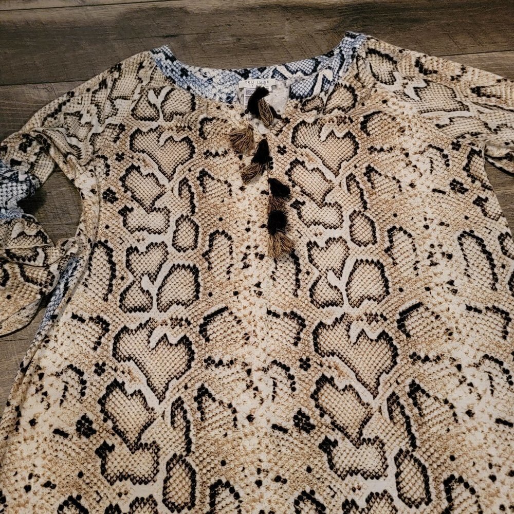 Mixed Snake Print Flared Sleeve Top - Picture 3 of 7